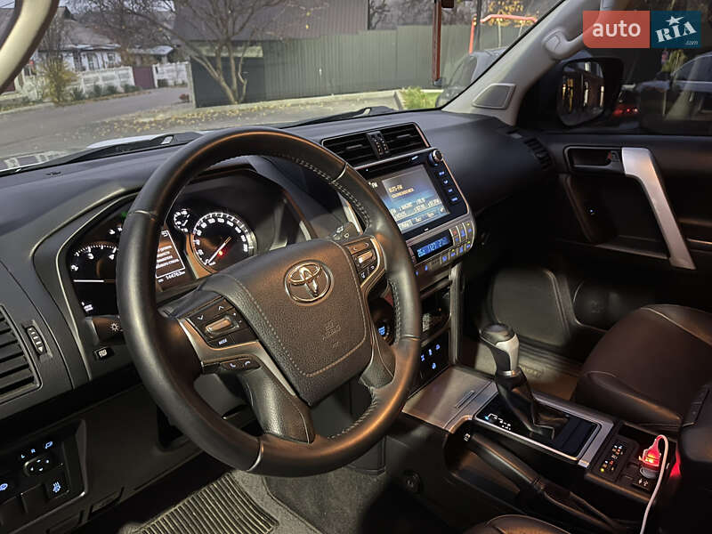 Позашляховик / Кросовер Toyota Land Cruiser Prado 2018 в Миронівці