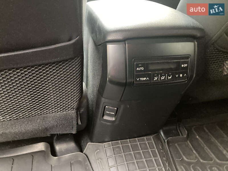 Позашляховик / Кросовер Toyota Land Cruiser Prado 2019 в Дніпрі