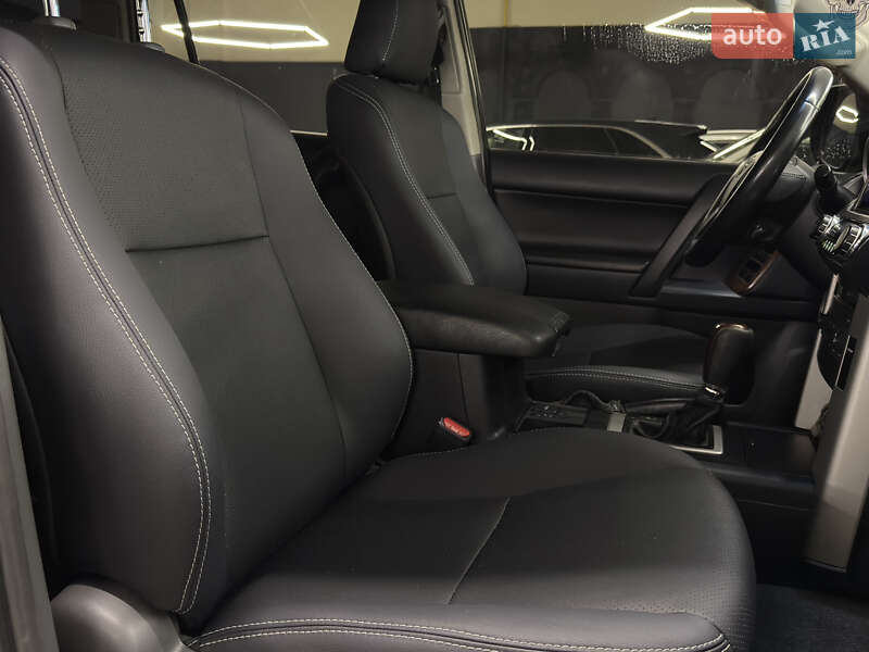 Внедорожник / Кроссовер Toyota Land Cruiser Prado 2010 в Николаеве