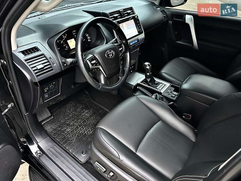 Внедорожник / Кроссовер Toyota Land Cruiser Prado 2019 в Киеве фото 31 Внедорожник / Кроссовер Toyota Land Cruiser Prado 2019 в Киеве