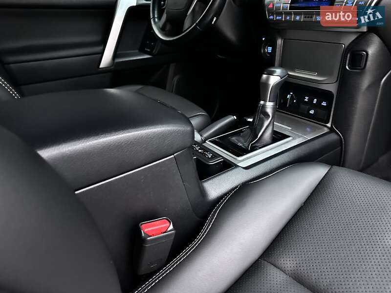 Внедорожник / Кроссовер Toyota Land Cruiser Prado 2019 в Киеве фото 43 Внедорожник / Кроссовер Toyota Land Cruiser Prado 2019 в Киеве