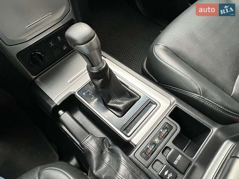 Внедорожник / Кроссовер Toyota Land Cruiser Prado 2019 в Тернополе