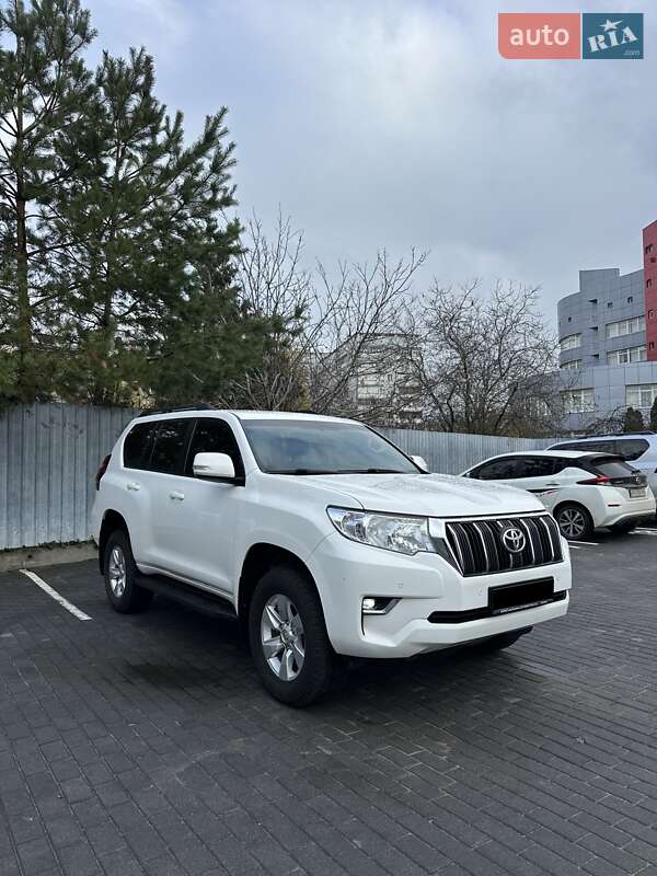Внедорожник / Кроссовер Toyota Land Cruiser Prado 2018 в Киеве