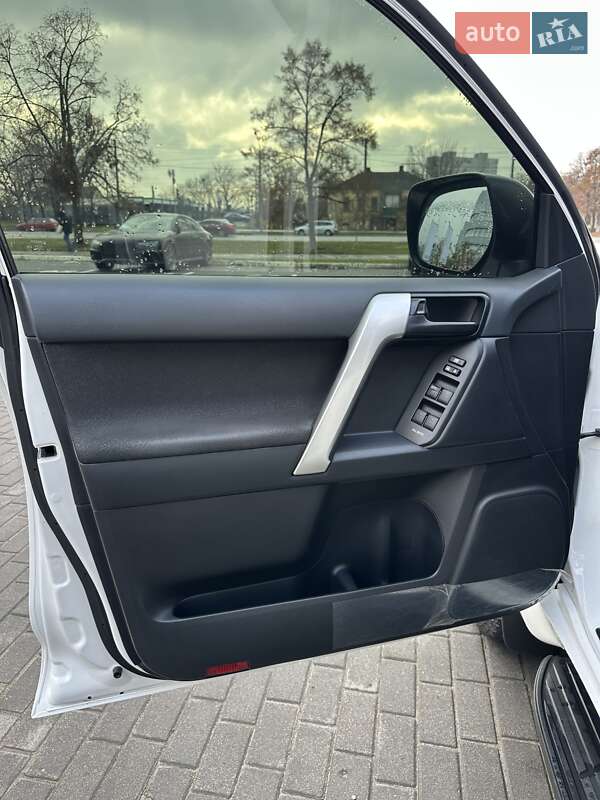 Внедорожник / Кроссовер Toyota Land Cruiser Prado 2018 в Киеве