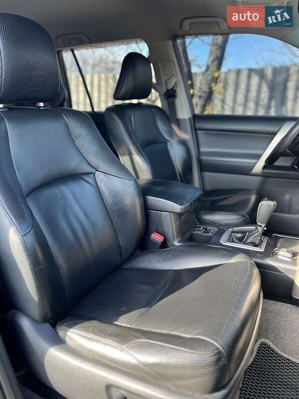 Внедорожник / Кроссовер Toyota Land Cruiser Prado 2010 в Харькове
