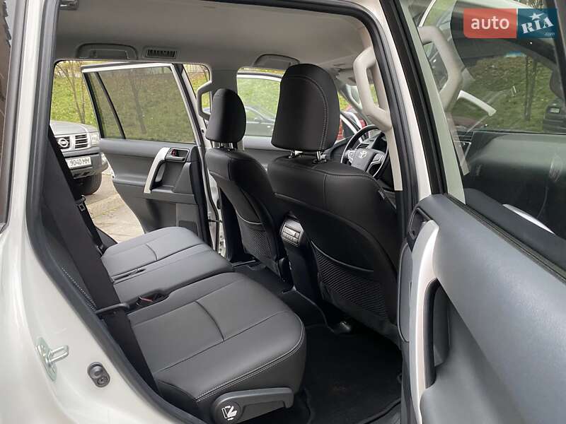 Позашляховик / Кросовер Toyota Land Cruiser Prado 2019 в Києві фото 11 Позашляховик / Кросовер Toyota Land Cruiser Prado 2019 в Києві