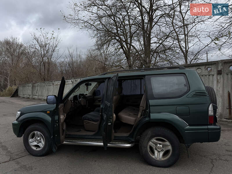 Внедорожник / Кроссовер Toyota Land Cruiser Prado 2000 в Киеве