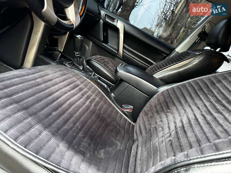 Внедорожник / Кроссовер Toyota Land Cruiser Prado 2010 в Ахтырке