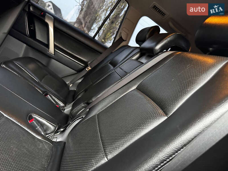 Внедорожник / Кроссовер Toyota Land Cruiser Prado 2010 в Ахтырке