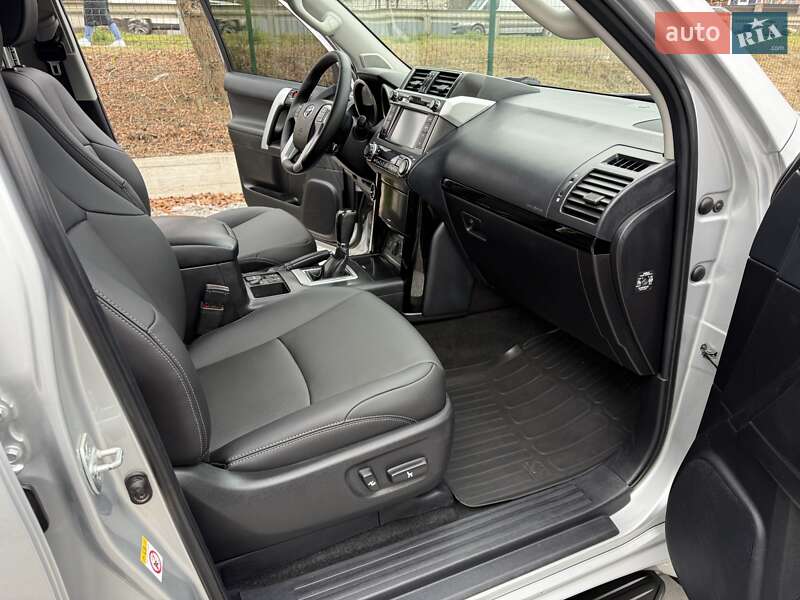 Позашляховик / Кросовер Toyota Land Cruiser Prado 2017 в Вінниці