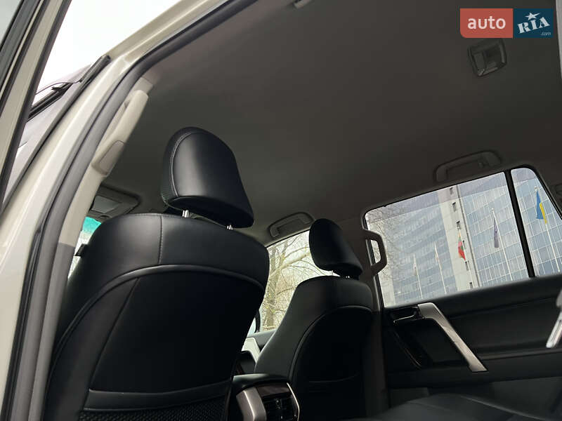 Внедорожник / Кроссовер Toyota Land Cruiser Prado 2010 в Киеве