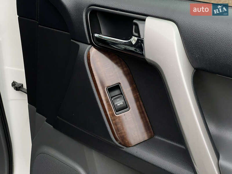 Внедорожник / Кроссовер Toyota Land Cruiser Prado 2010 в Киеве