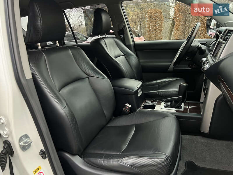 Внедорожник / Кроссовер Toyota Land Cruiser Prado 2010 в Киеве