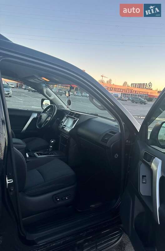 Позашляховик / Кросовер Toyota Land Cruiser Prado 2019 в Ужгороді