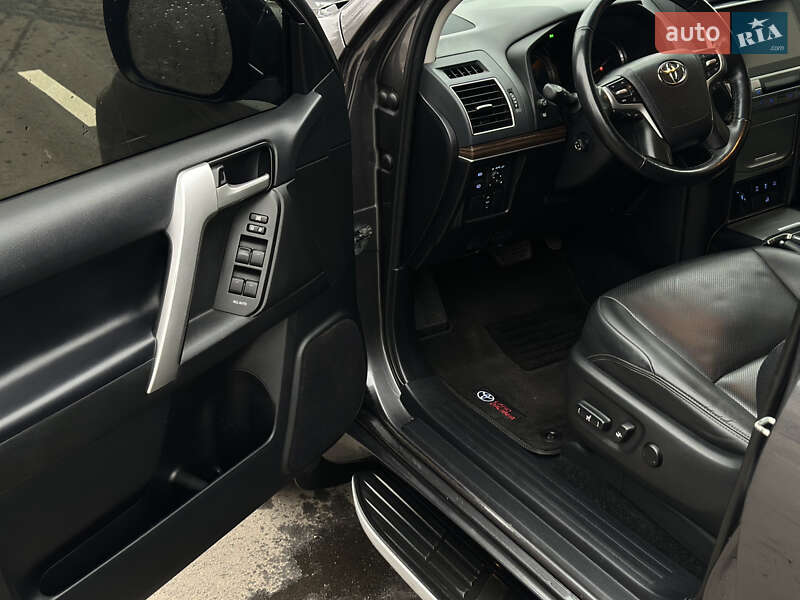 Позашляховик / Кросовер Toyota Land Cruiser Prado 2021 в Лубнах
