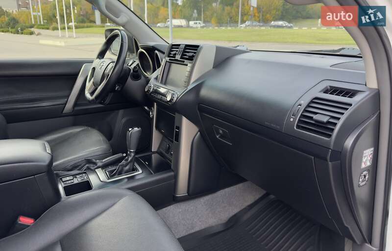 Внедорожник / Кроссовер Toyota Land Cruiser Prado 2012 в Харькове