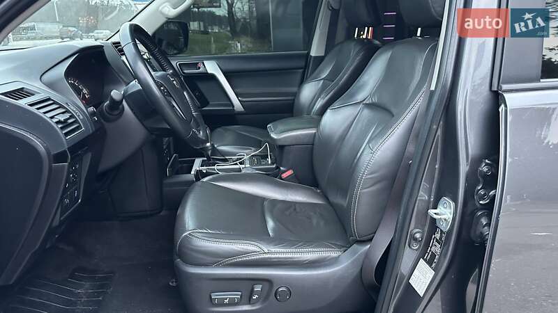 Внедорожник / Кроссовер Toyota Land Cruiser Prado 2019 в Киеве фото 8 Внедорожник / Кроссовер Toyota Land Cruiser Prado 2019 в Киеве