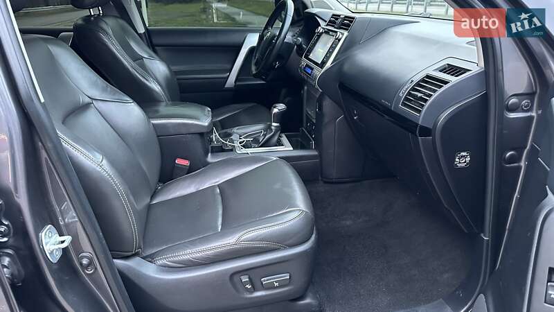 Внедорожник / Кроссовер Toyota Land Cruiser Prado 2019 в Киеве фото 11 Внедорожник / Кроссовер Toyota Land Cruiser Prado 2019 в Киеве