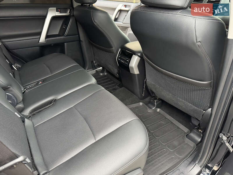 Внедорожник / Кроссовер Toyota Land Cruiser Prado 2021 в Днепре