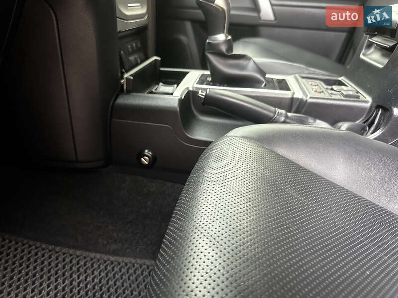 Внедорожник / Кроссовер Toyota Land Cruiser Prado 2021 в Киеве