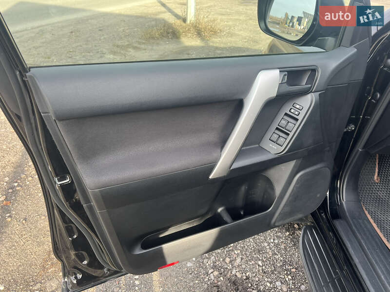 Позашляховик / Кросовер Toyota Land Cruiser Prado 2019 в Києві фото 13 Позашляховик / Кросовер Toyota Land Cruiser Prado 2019 в Києві