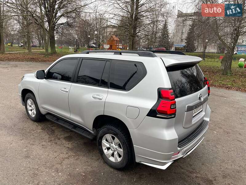 Позашляховик / Кросовер Toyota Land Cruiser Prado 2018 в Миронівці
