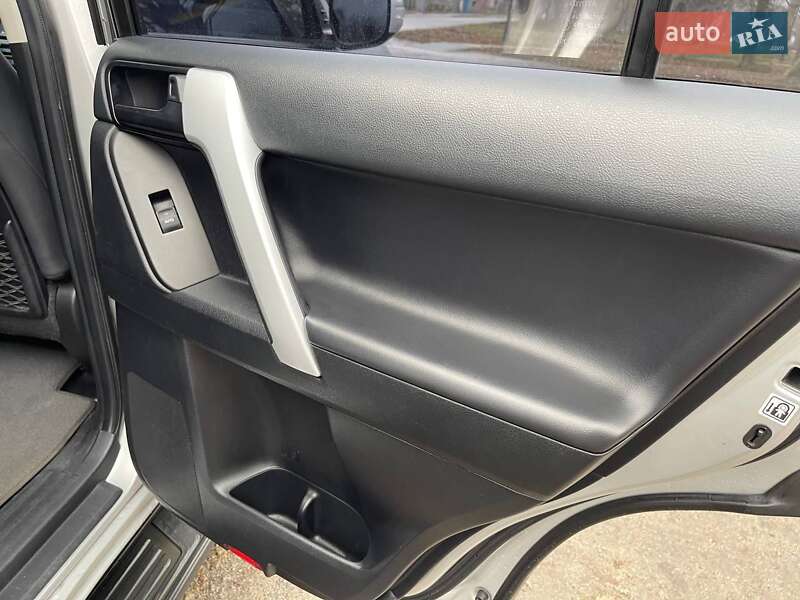 Позашляховик / Кросовер Toyota Land Cruiser Prado 2018 в Миронівці