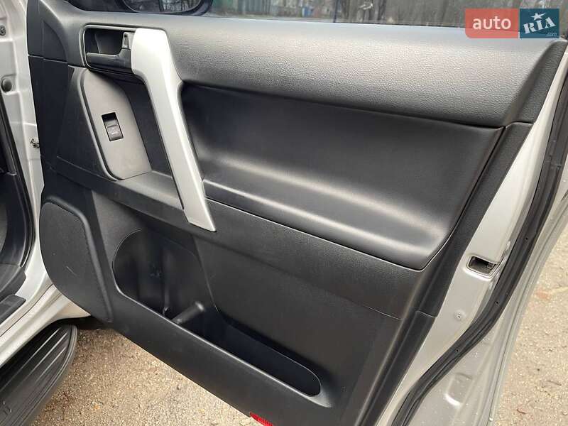 Позашляховик / Кросовер Toyota Land Cruiser Prado 2018 в Миронівці