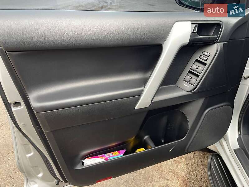 Позашляховик / Кросовер Toyota Land Cruiser Prado 2018 в Миронівці