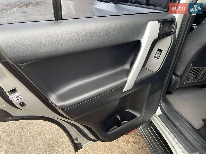 Позашляховик / Кросовер Toyota Land Cruiser Prado 2018 в Миронівці