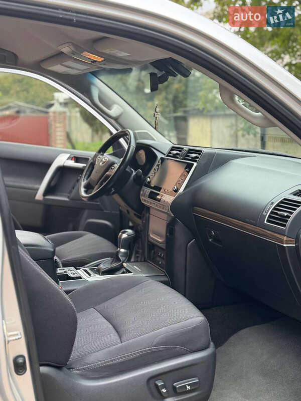 Позашляховик / Кросовер Toyota Land Cruiser Prado 2021 в Тячеві