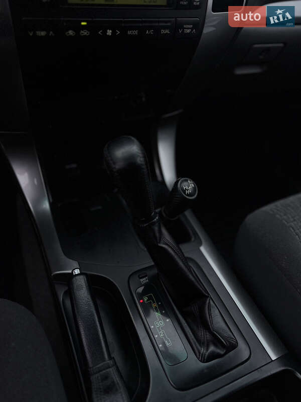 Внедорожник / Кроссовер Toyota Land Cruiser Prado 2006 в Львове