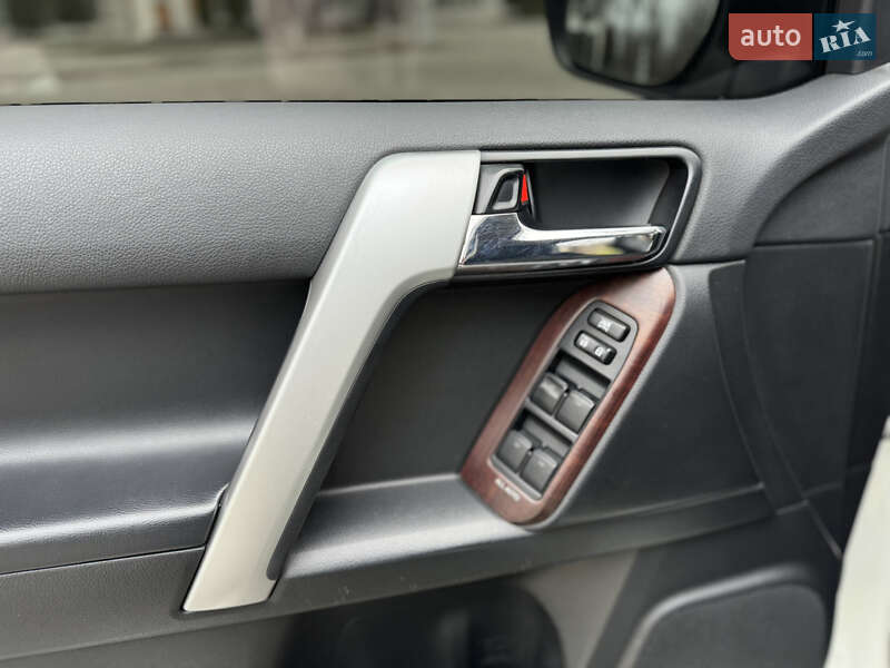 Позашляховик / Кросовер Toyota Land Cruiser Prado 2016 в Харкові