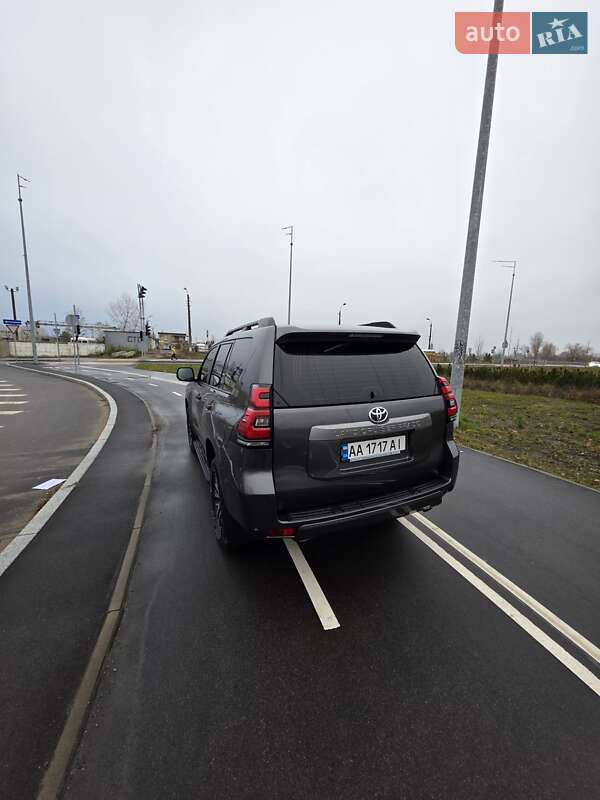 Внедорожник / Кроссовер Toyota Land Cruiser Prado 2019 в Киеве