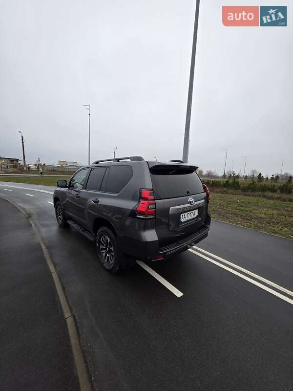 Внедорожник / Кроссовер Toyota Land Cruiser Prado 2019 в Киеве