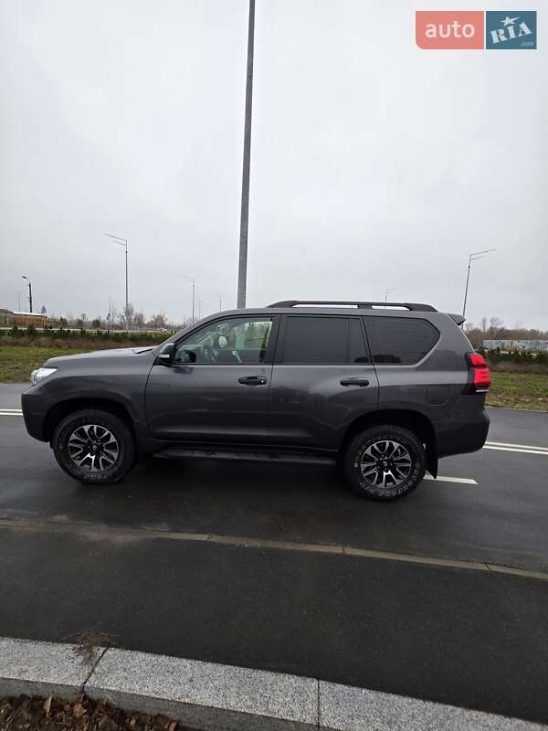 Внедорожник / Кроссовер Toyota Land Cruiser Prado 2019 в Киеве