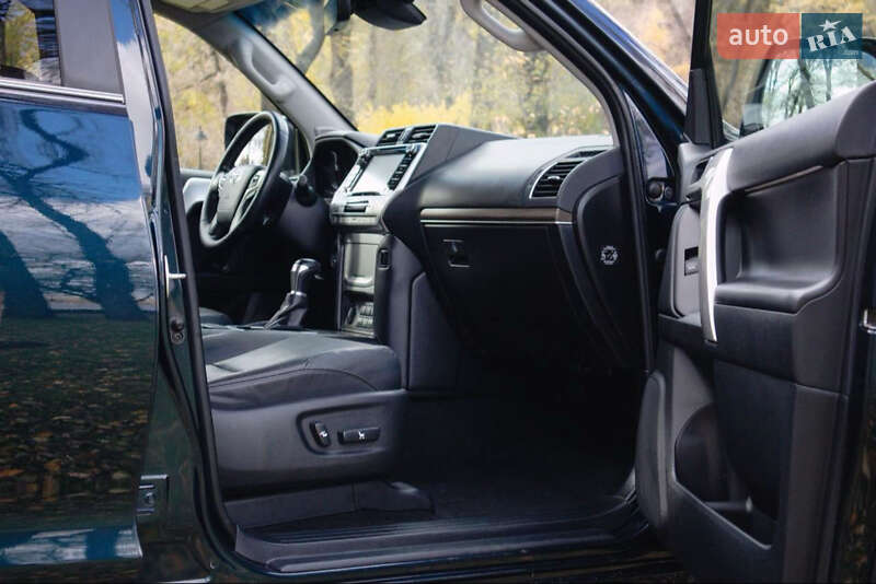 Внедорожник / Кроссовер Toyota Land Cruiser Prado 2017 в Киеве