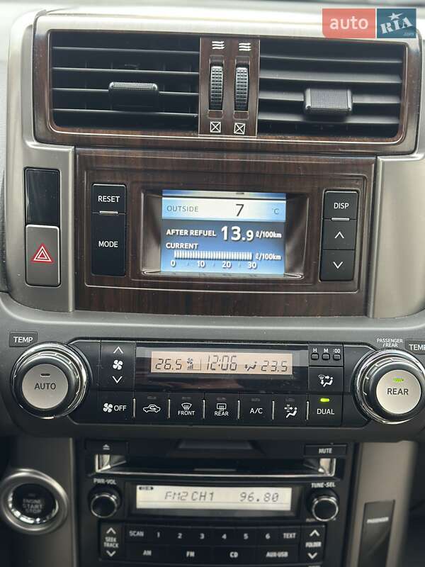 Позашляховик / Кросовер Toyota Land Cruiser Prado 2010 в Києві