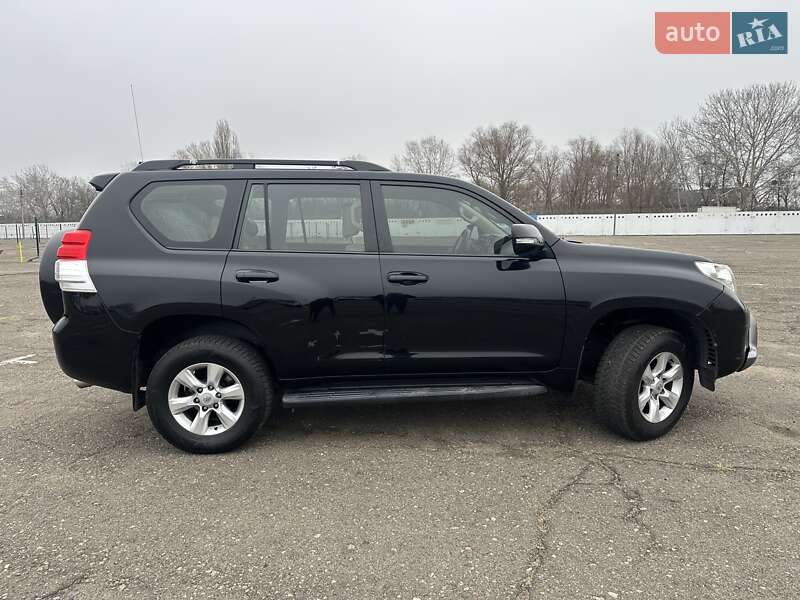 Позашляховик / Кросовер Toyota Land Cruiser Prado 2010 в Києві