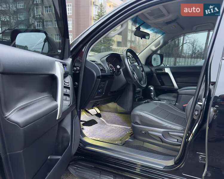 Внедорожник / Кроссовер Toyota Land Cruiser Prado 2019 в Киеве