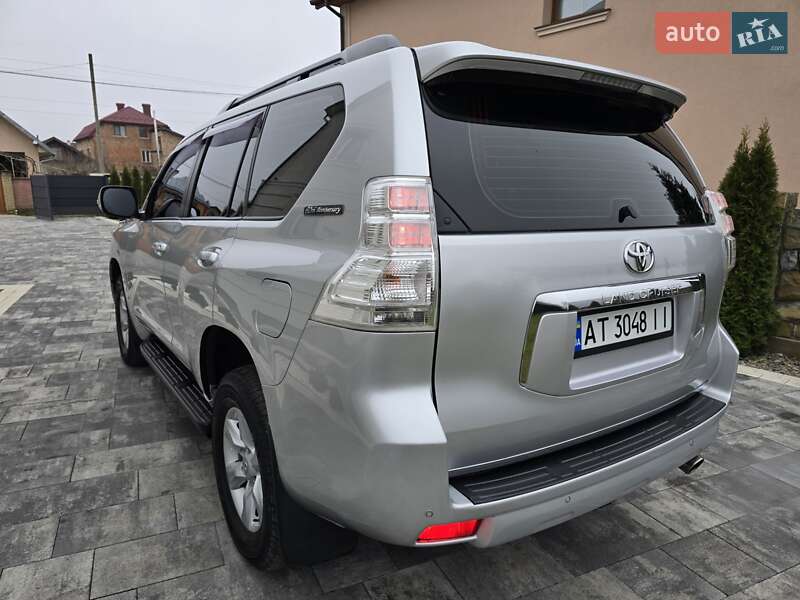 Позашляховик / Кросовер Toyota Land Cruiser Prado 2012 в Івано-Франківську