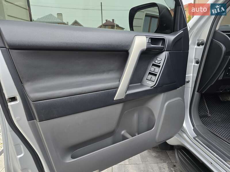 Позашляховик / Кросовер Toyota Land Cruiser Prado 2012 в Івано-Франківську