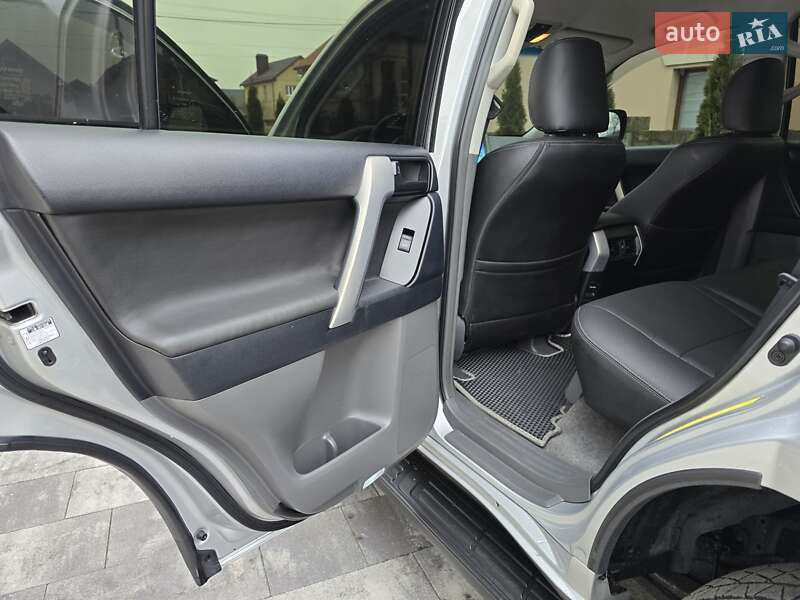 Позашляховик / Кросовер Toyota Land Cruiser Prado 2012 в Івано-Франківську