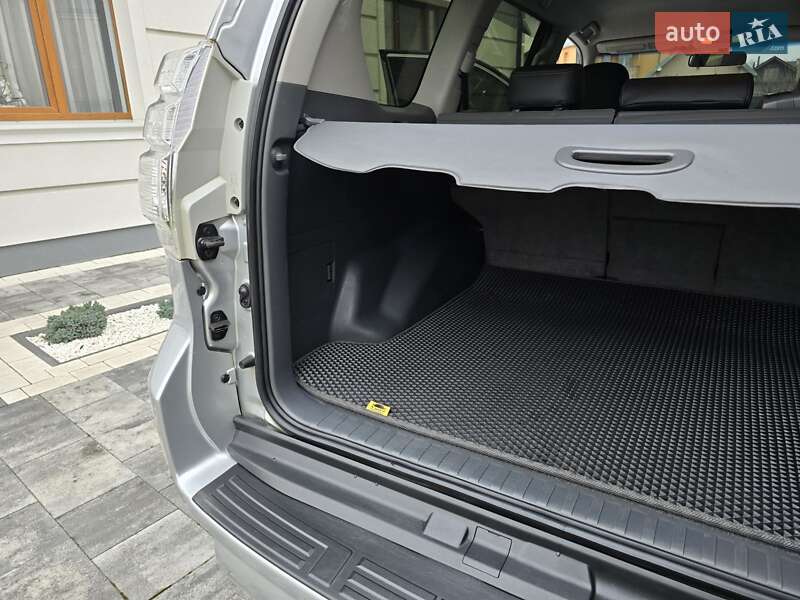 Позашляховик / Кросовер Toyota Land Cruiser Prado 2012 в Івано-Франківську