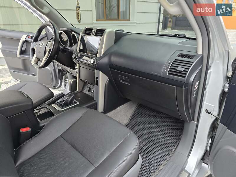 Позашляховик / Кросовер Toyota Land Cruiser Prado 2012 в Івано-Франківську