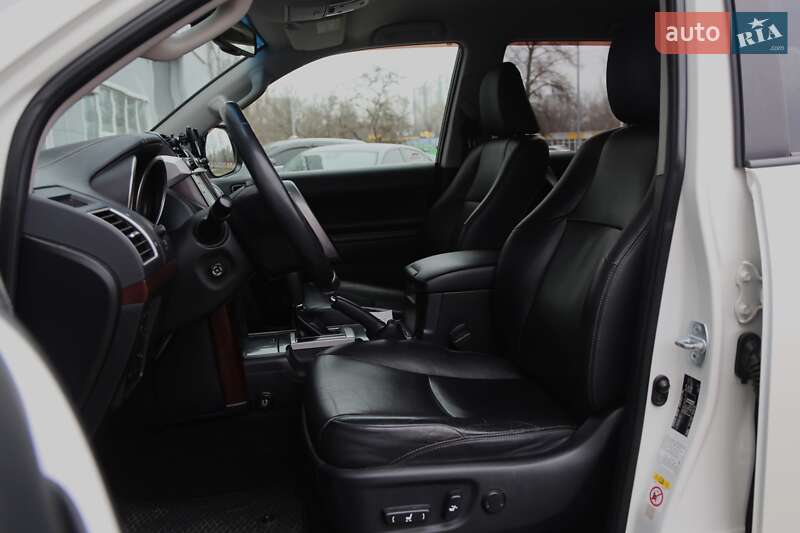 Внедорожник / Кроссовер Toyota Land Cruiser Prado 2013 в Киеве