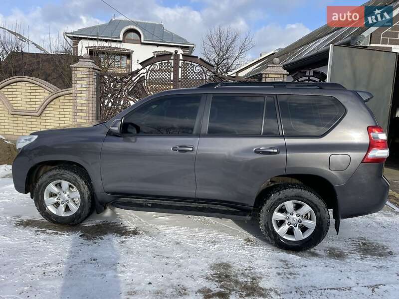Позашляховик / Кросовер Toyota Land Cruiser Prado 2013 в Чернівцях