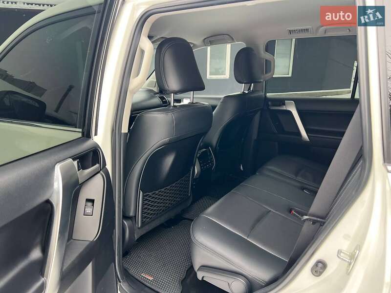 Внедорожник / Кроссовер Toyota Land Cruiser Prado 2019 в Тернополе