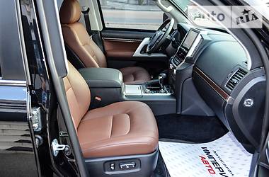 Внедорожник / Кроссовер Toyota Land Cruiser 2018 в 