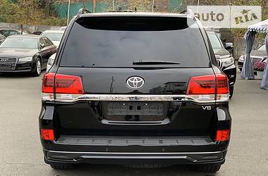 Позашляховик / Кросовер Toyota Land Cruiser 2018 в 